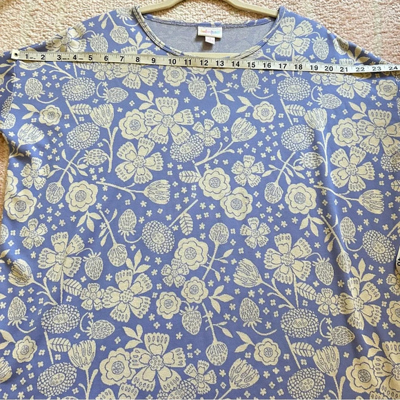 LuLaRoe Floral Strawberry Jacquard Irma Tunic Size Small Periwinkle and Cream - Picture 5 of 13
